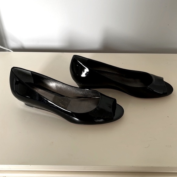 Cole Haan Black Patent Low Heeled Open Toe Wedges, US 8.5 - Picture 6 of 8